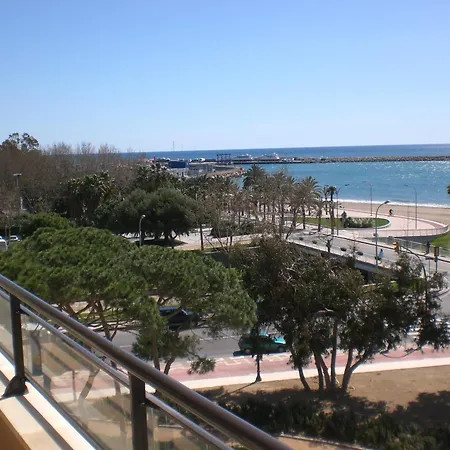 Frente A La Playa En Apartamento *